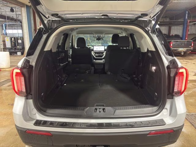 2026 Space White Metallic Ford Explorer Active 4X4 SUV