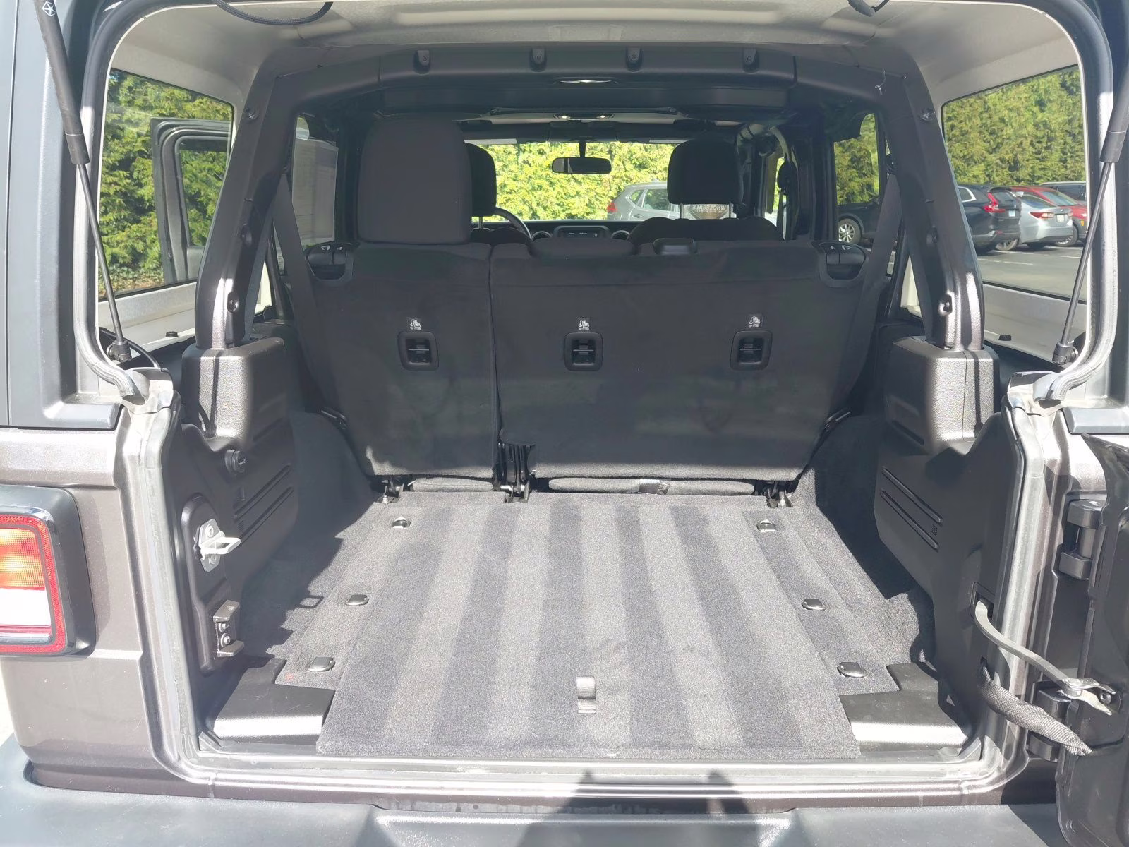 2019 Granite Crystal Metallic Clearcoat Jeep Wrangler Unlimited Sport S 4X4 SUV