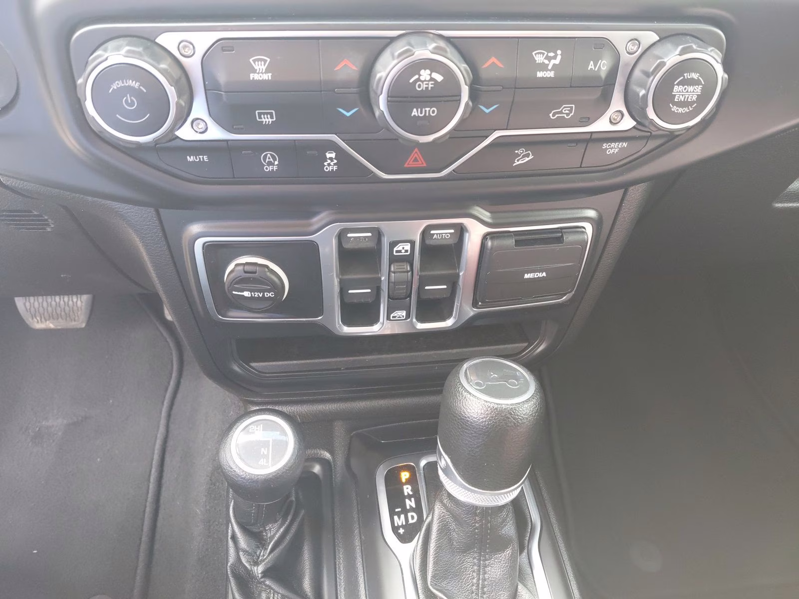 2019 Granite Crystal Metallic Clearcoat Jeep Wrangler Unlimited Sport S 4X4 SUV