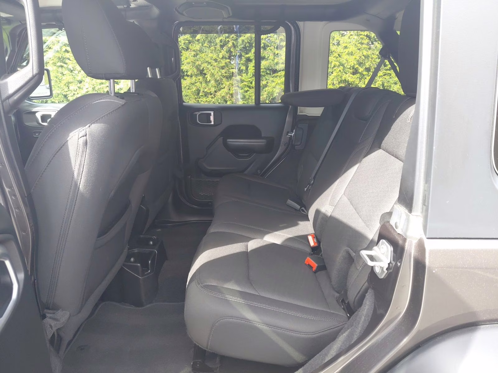 2019 Granite Crystal Metallic Clearcoat Jeep Wrangler Unlimited Sport S 4X4 SUV