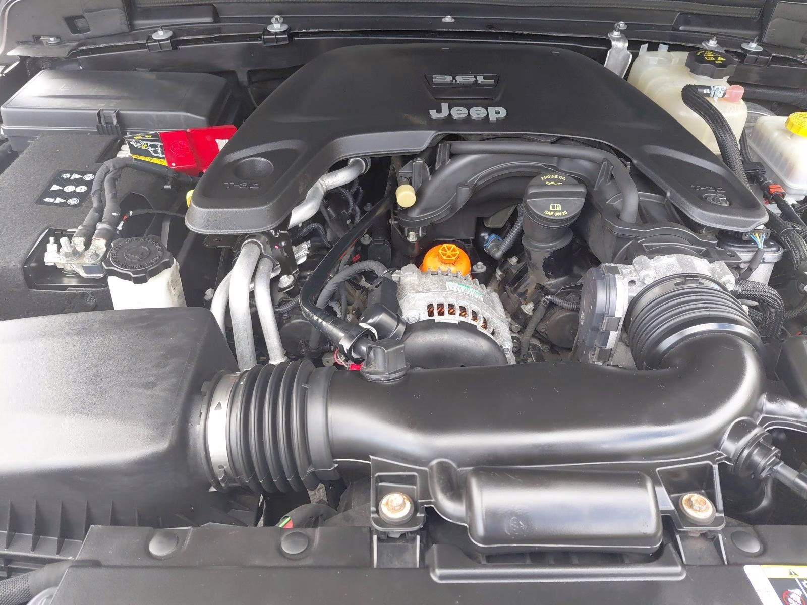 2019 Granite Crystal Metallic Clearcoat Jeep Wrangler Unlimited Sport S 4X4 SUV