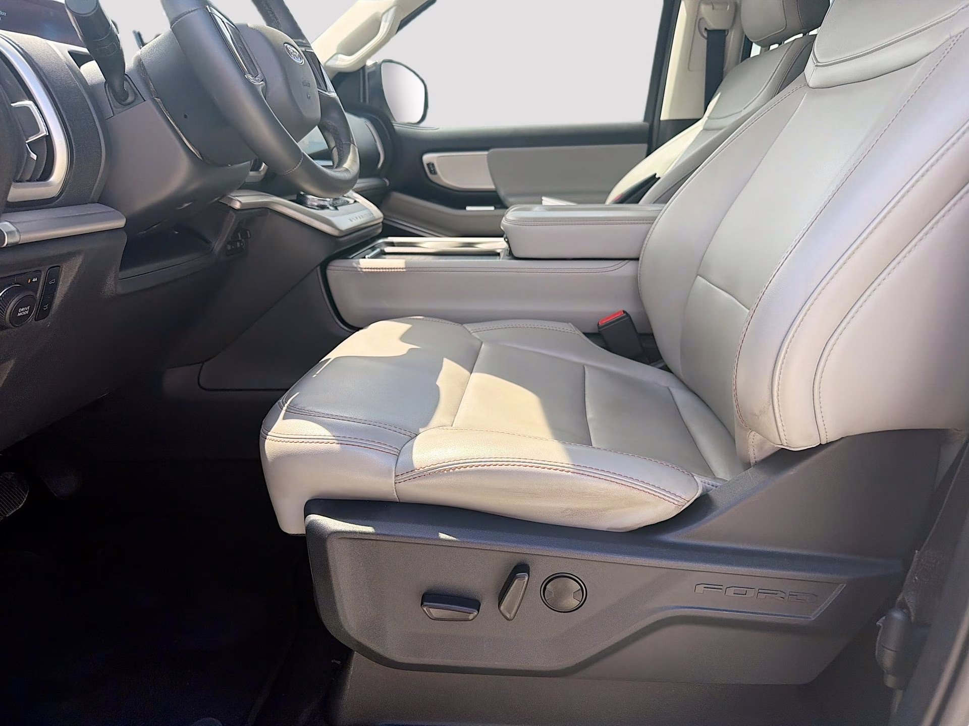 2025 Star White Metallic Tri-Coat Ford Expedition Max Active 4X4 SUV