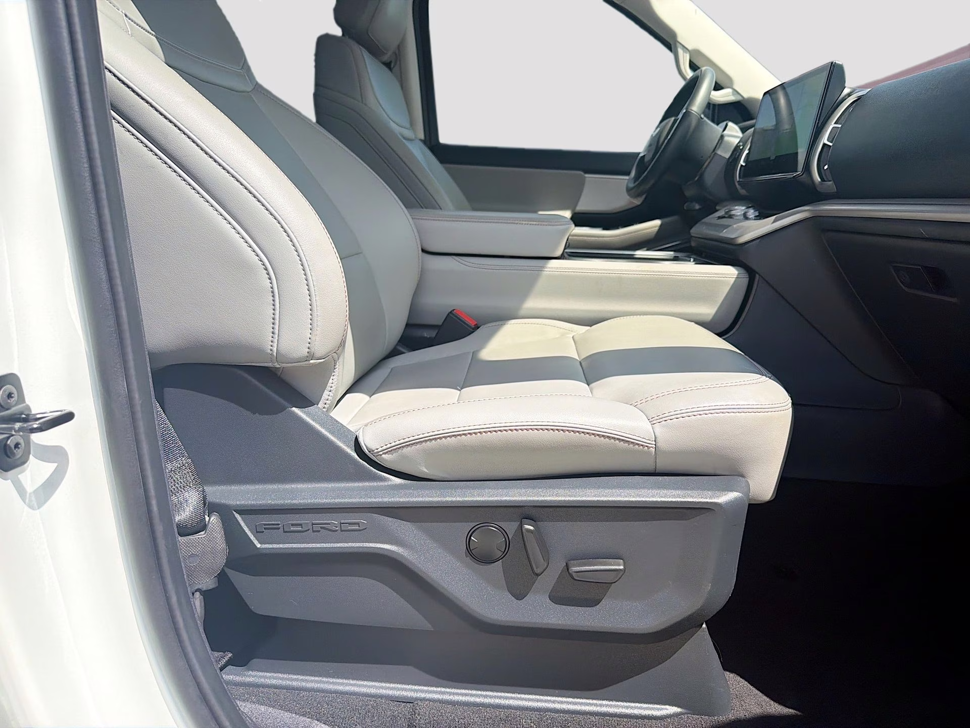2025 Star White Metallic Tri-Coat Ford Expedition Max Active 4X4 SUV