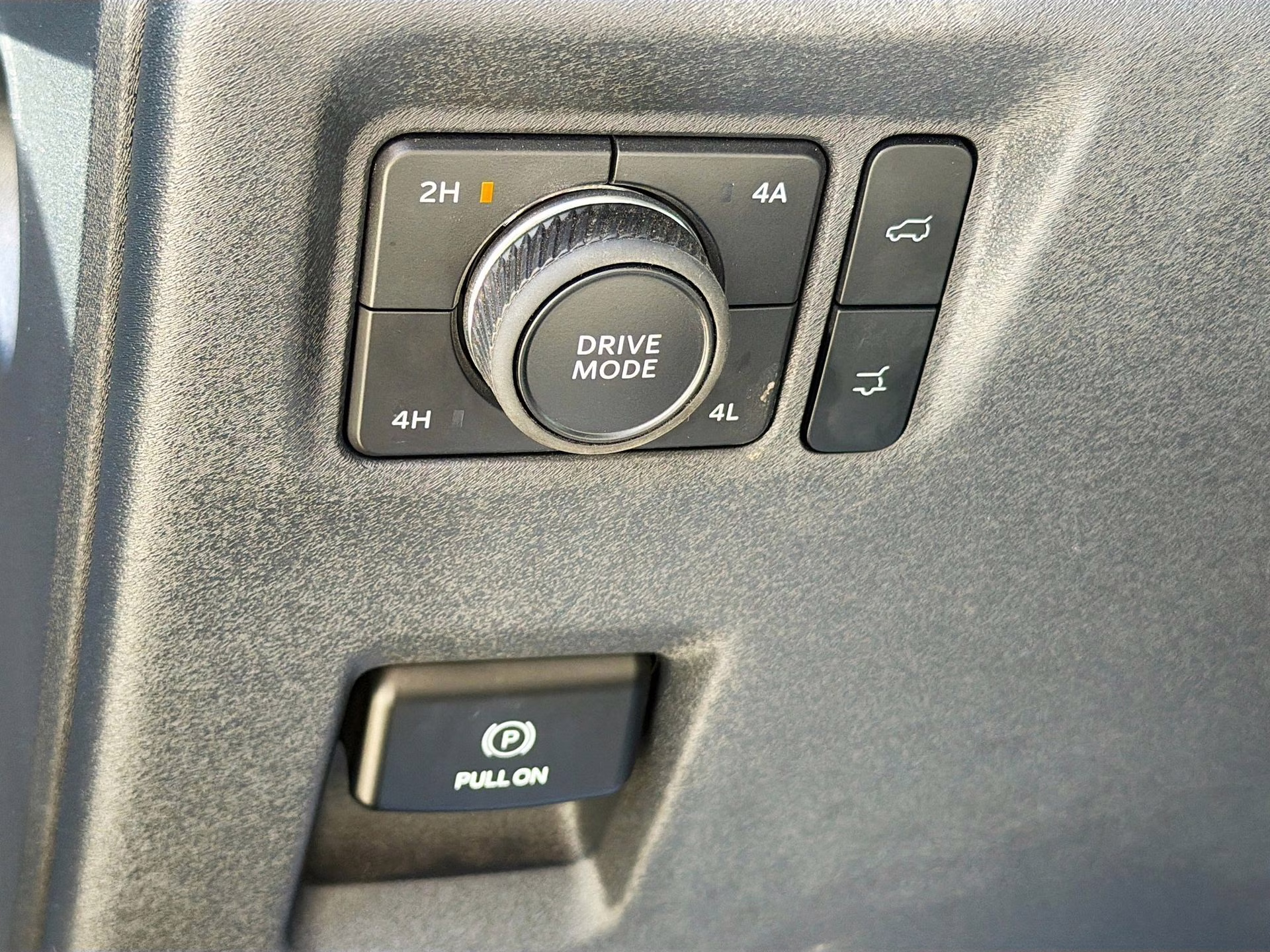 2025 Agate Black Metallic Ford Expedition Active 4X4 SUV