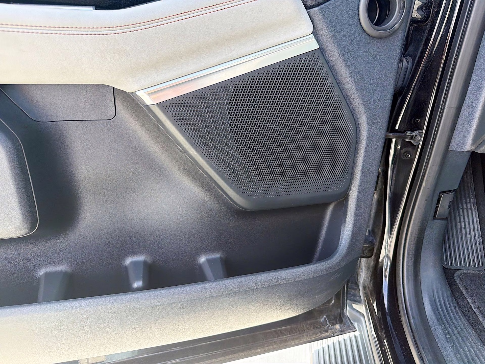 2025 Agate Black Metallic Ford Expedition Active 4X4 SUV