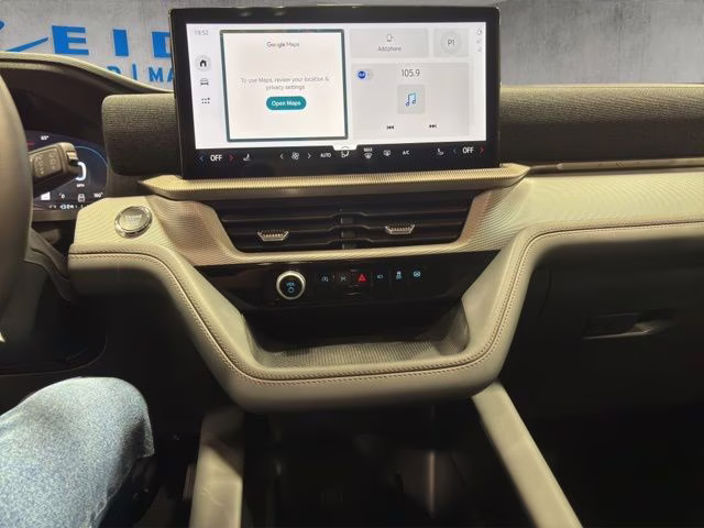 2026 Space White Metallic Ford Explorer Active 4X4 SUV