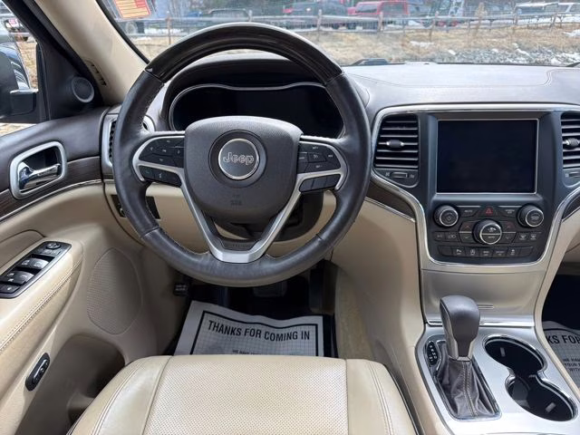 2018 Diamond Black Crystal Pearlcoat Jeep Grand Cherokee Overland 4X4 SUV