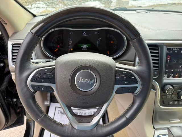 2018 Diamond Black Crystal Pearlcoat Jeep Grand Cherokee Overland 4X4 SUV