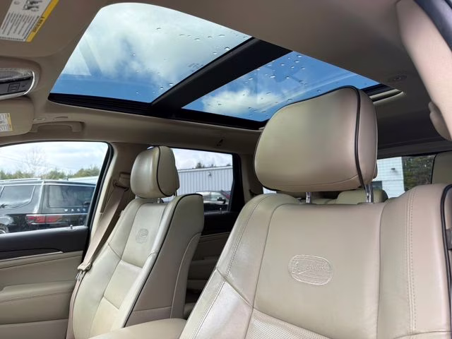 2018 Diamond Black Crystal Pearlcoat Jeep Grand Cherokee Overland 4X4 SUV