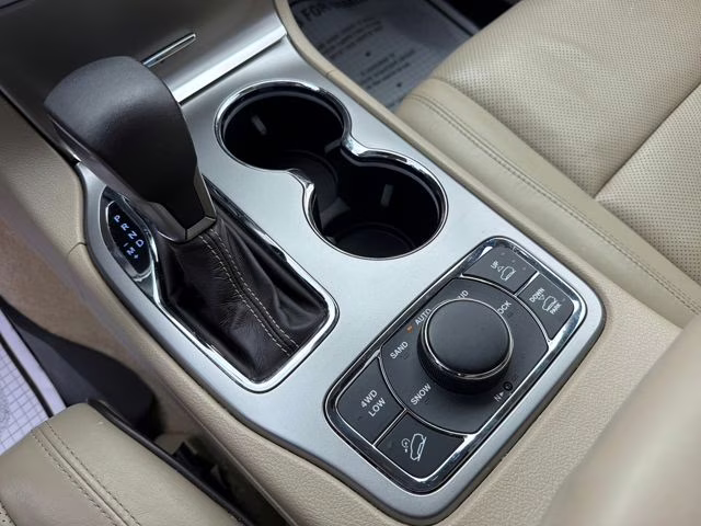 2018 Diamond Black Crystal Pearlcoat Jeep Grand Cherokee Overland 4X4 SUV