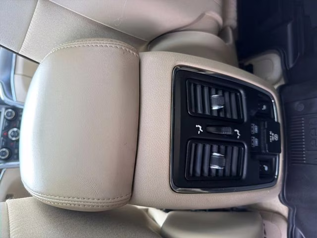 2018 Diamond Black Crystal Pearlcoat Jeep Grand Cherokee Overland 4X4 SUV