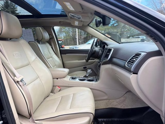 2018 Diamond Black Crystal Pearlcoat Jeep Grand Cherokee Overland 4X4 SUV