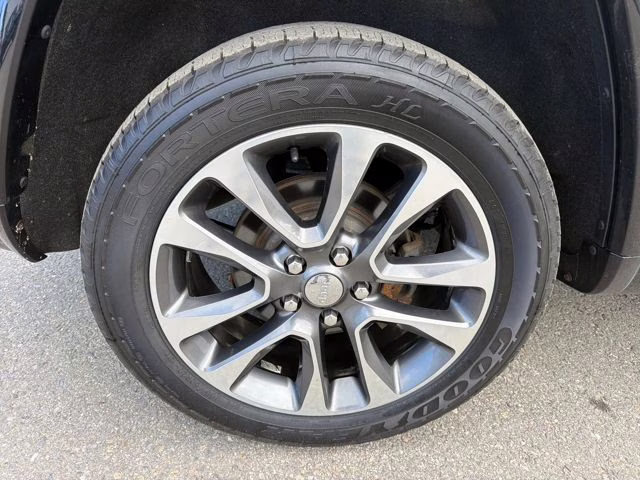 2018 Diamond Black Crystal Pearlcoat Jeep Grand Cherokee Overland 4X4 SUV