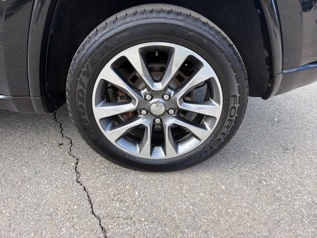 2018 Diamond Black Crystal Pearlcoat Jeep Grand Cherokee Overland 4X4 SUV