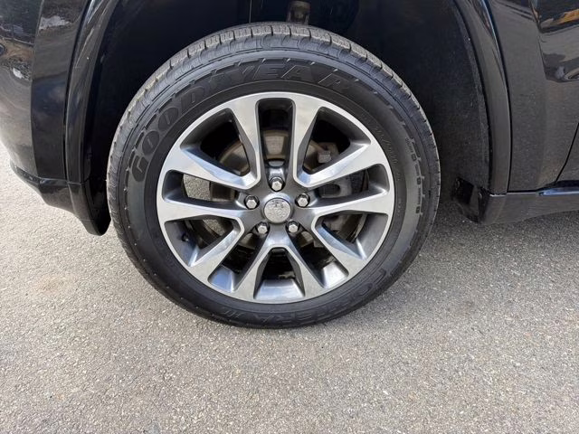 2018 Diamond Black Crystal Pearlcoat Jeep Grand Cherokee Overland 4X4 SUV