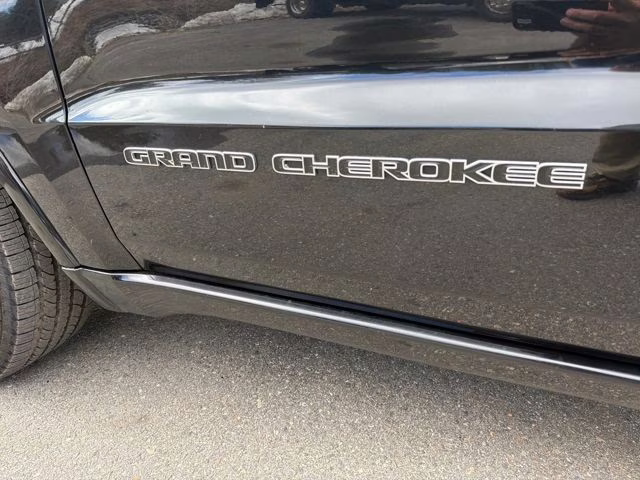 2018 Diamond Black Crystal Pearlcoat Jeep Grand Cherokee Overland 4X4 SUV