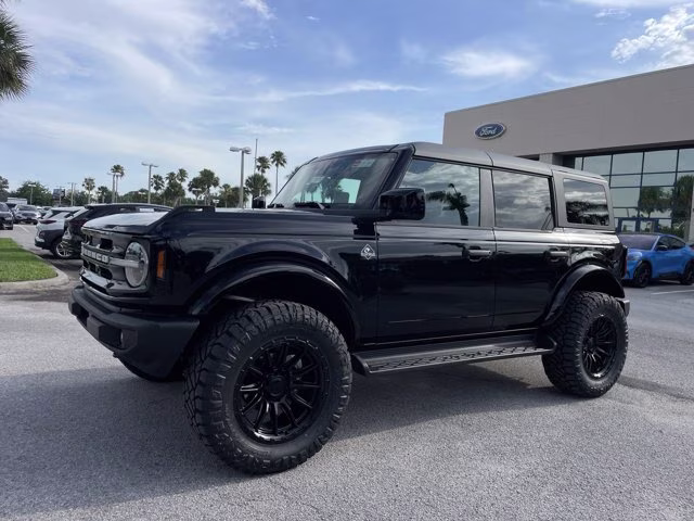 2026 Shadow Black Ford Bronco Outer Banks Lift 4X4 Convertible