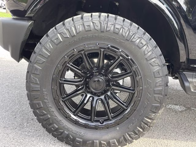 2026 Shadow Black Ford Bronco Outer Banks Lift 4X4 Convertible