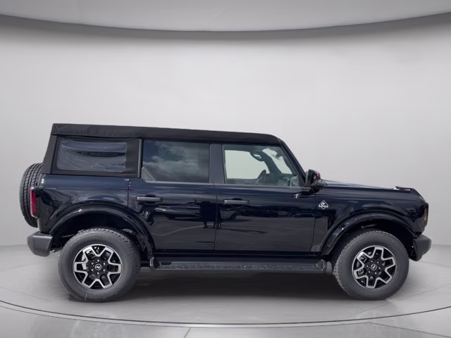 2026 Shadow Black Ford Bronco Outer Banks 4X4 Convertible