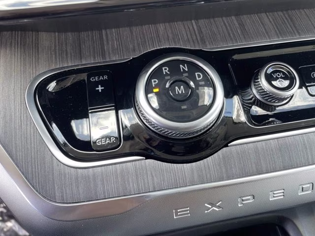 2026 Glacier Gray Metallic Tri-Coat Ford Expedition Max Platinum 4X4 SUV