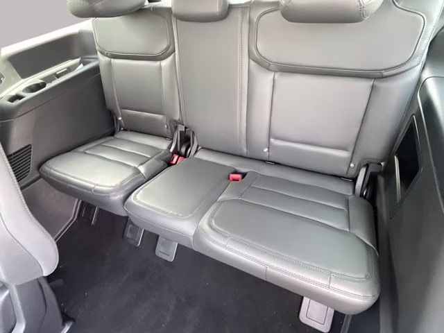 2026 Star White Metallic Tri-Coat Ford Expedition Active RWD SUV