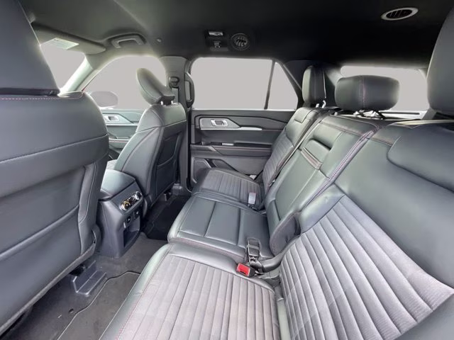 2026 Star White Metallic Tri-Coat Ford Explorer ST-Line RWD SUV
