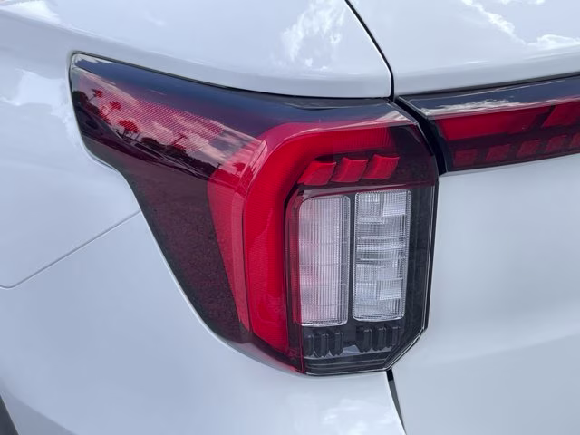 2026 Star White Metallic Tri-Coat Ford Explorer ST-Line RWD SUV