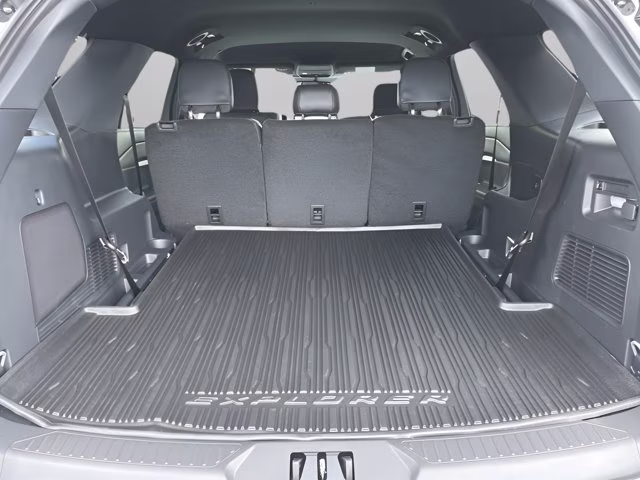 2026 Star White Metallic Tri-Coat Ford Explorer ST-Line RWD SUV