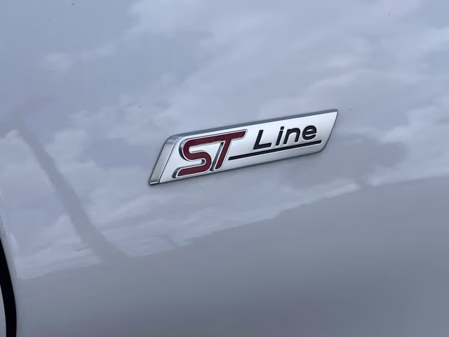 2026 Star White Metallic Tri-Coat Ford Explorer ST-Line RWD SUV