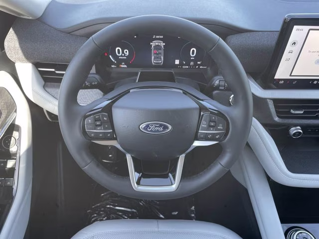 2026 Space White Metallic Ford Explorer Platinum 4X4 SUV