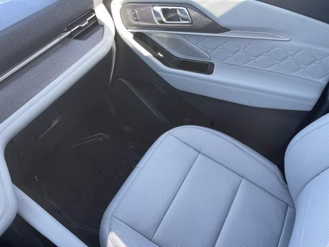 2026 Space White Metallic Ford Explorer Platinum 4X4 SUV