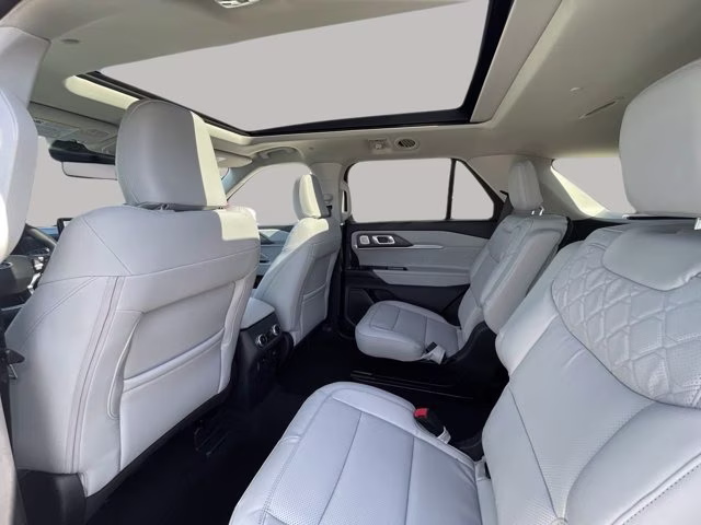 2026 Space White Metallic Ford Explorer Platinum 4X4 SUV