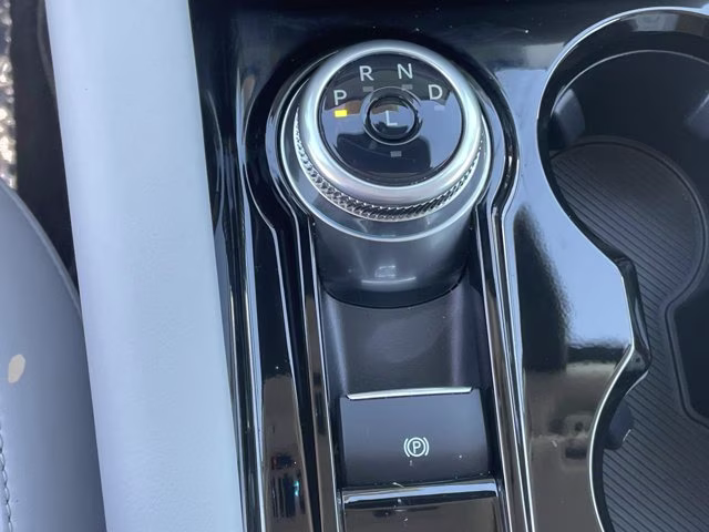 2026 Space White Metallic Ford Explorer Platinum 4X4 SUV