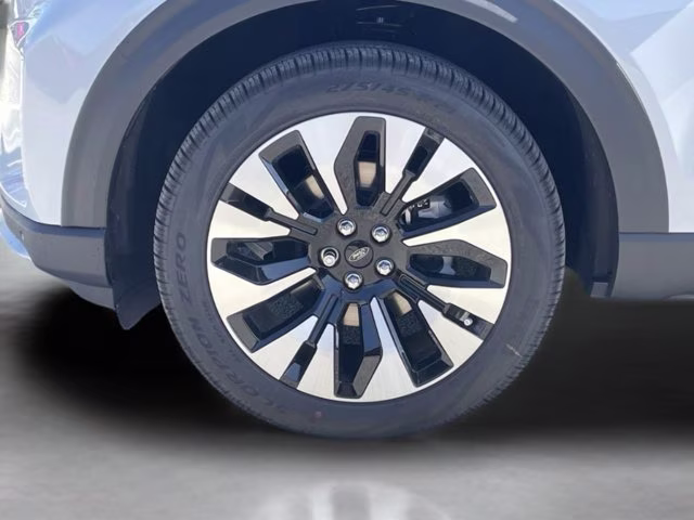 2026 Space White Metallic Ford Explorer Platinum 4X4 SUV