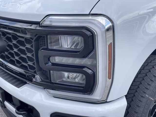 2026 Oxford White Ford Super Duty F-250 SRW XLT 4X4 Truck