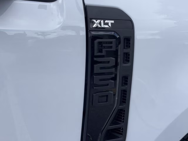 2026 Oxford White Ford Super Duty F-250 SRW XLT 4X4 Truck