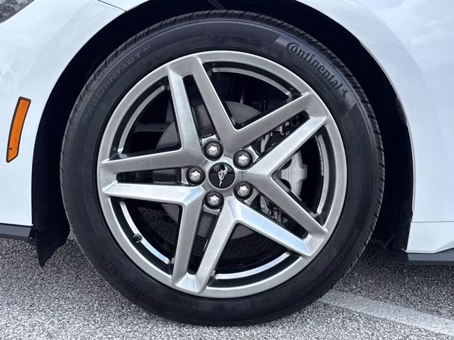 2025 Oxford White Ford Mustang EcoBoost RWD Convertible