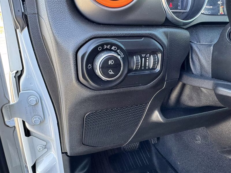 2020 Bright White Clear Coat Jeep Gladiator Sport S 4X4 Truck