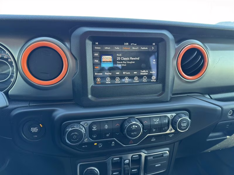 2020 Bright White Clear Coat Jeep Gladiator Sport S 4X4 Truck