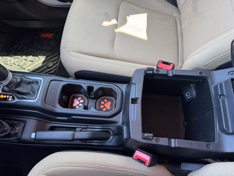 2020 Bright White Clear Coat Jeep Gladiator Sport S 4X4 Truck