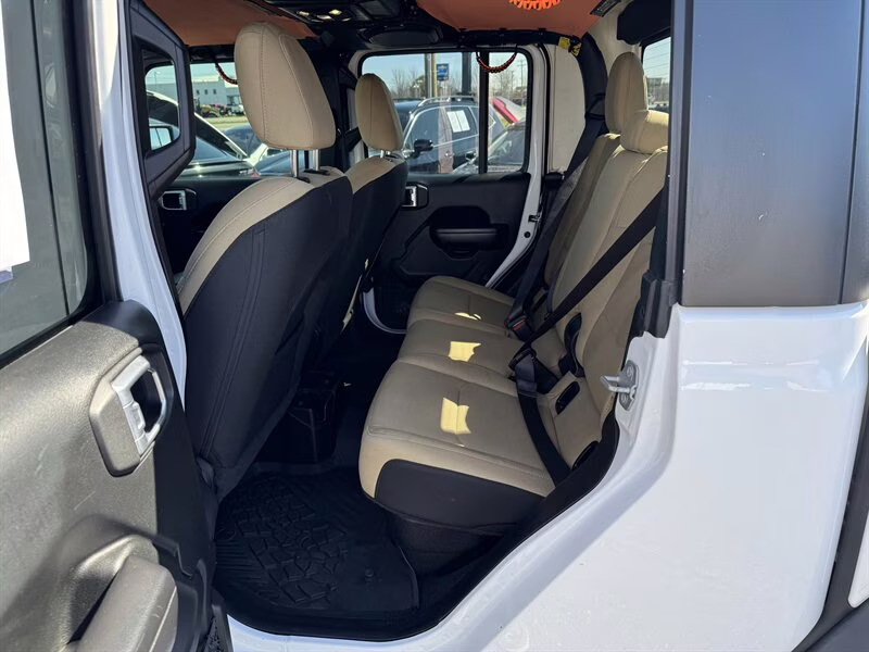 2020 Bright White Clear Coat Jeep Gladiator Sport S 4X4 Truck