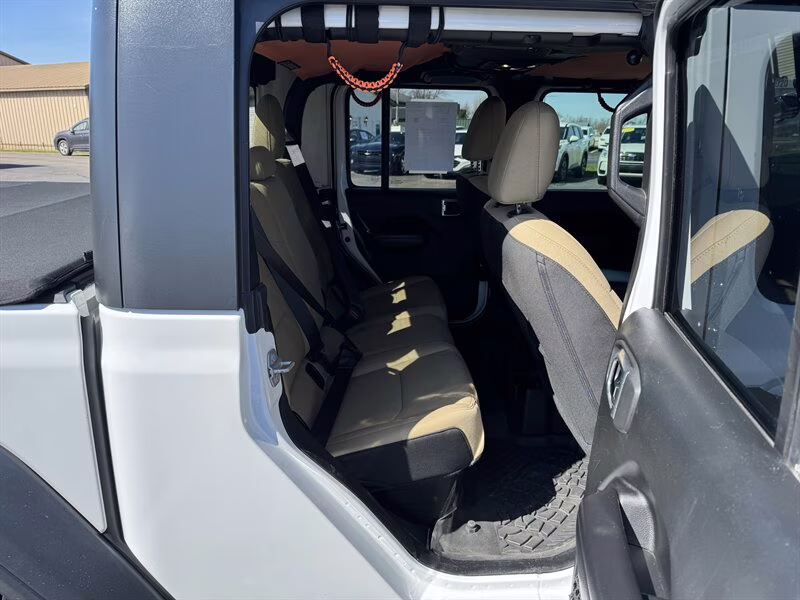 2020 Bright White Clear Coat Jeep Gladiator Sport S 4X4 Truck