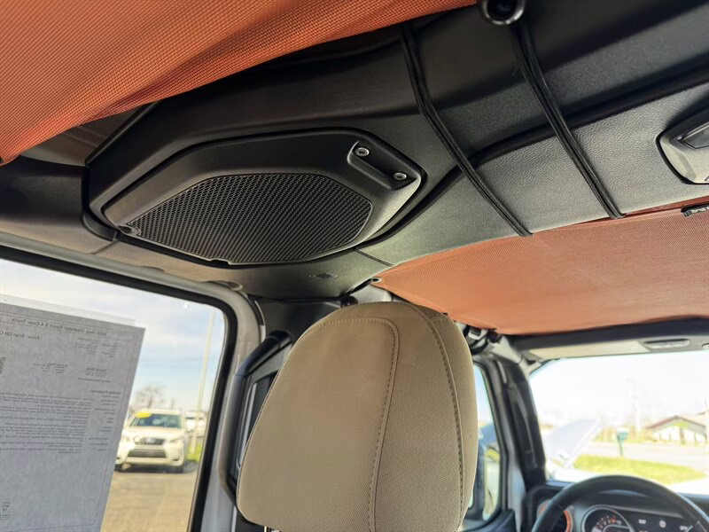 2020 Bright White Clear Coat Jeep Gladiator Sport S 4X4 Truck