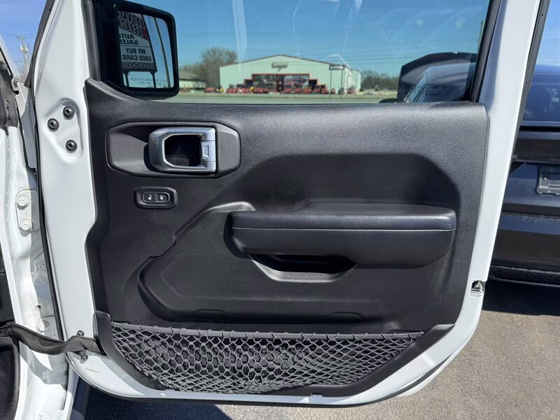 2020 Bright White Clear Coat Jeep Gladiator Sport S 4X4 Truck