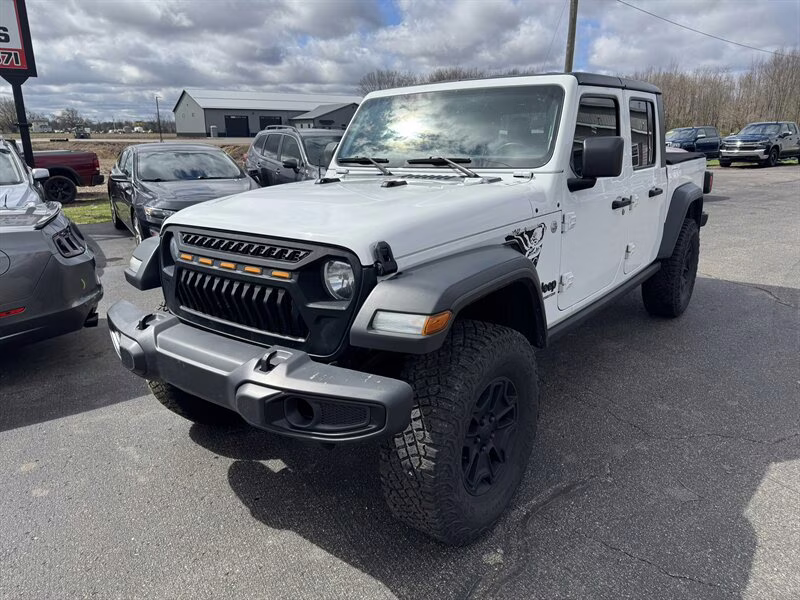 2020 Bright White Clear Coat Jeep Gladiator Sport S 4X4 Truck
