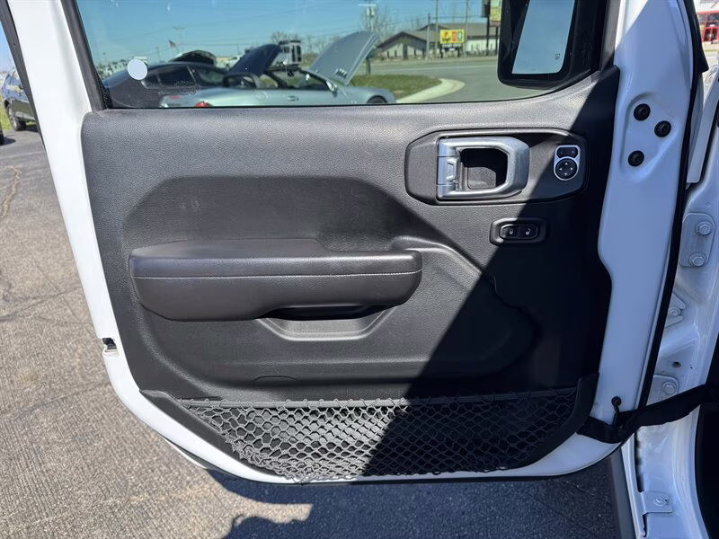 2020 Bright White Clear Coat Jeep Gladiator Sport S 4X4 Truck