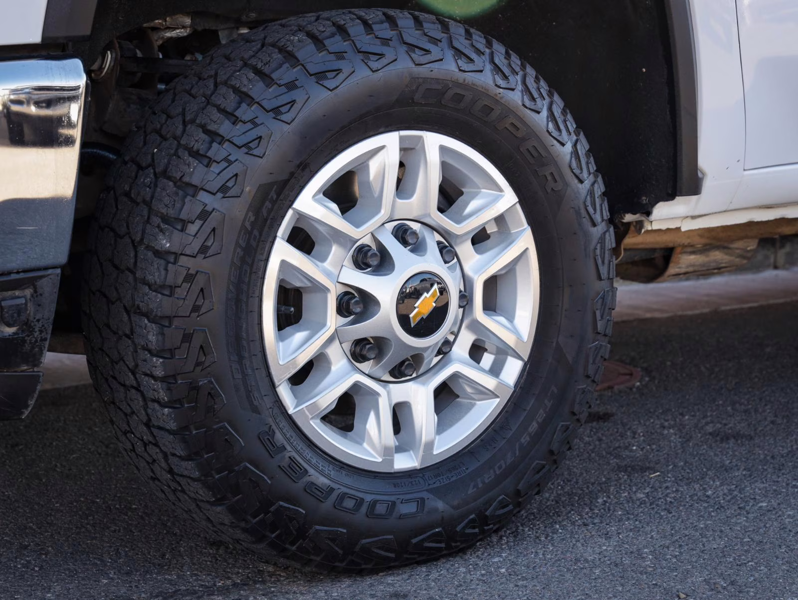 2024 Summit White Chevrolet Silverado 2500HD LT 4X4 Truck