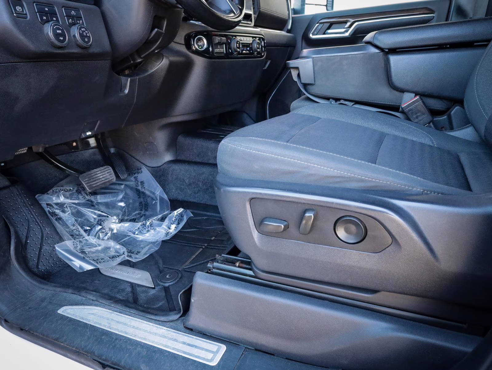 2024 Summit White Chevrolet Silverado 2500HD LT 4X4 Truck