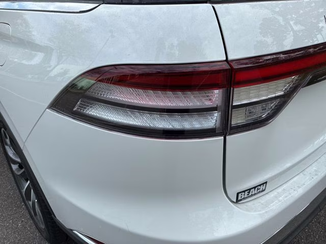 2026 Pristine White Metallic Tri-Coat Lincoln Aviator Premiere AWD SUV