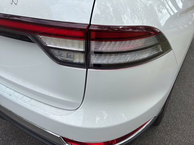 2026 Pristine White Metallic Tri-Coat Lincoln Aviator Premiere AWD SUV